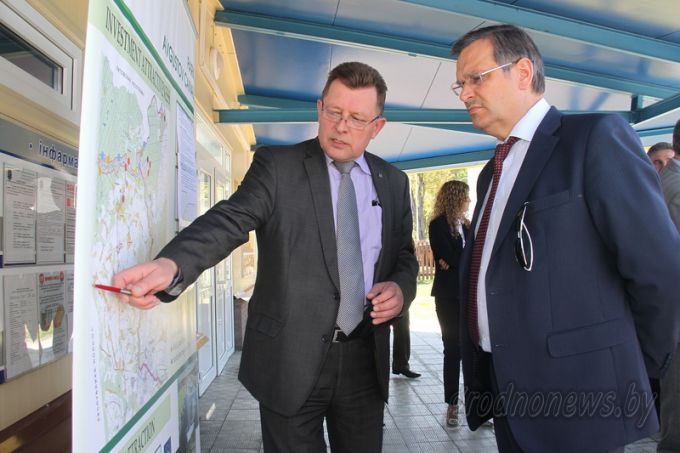 Заместитель премьер-министра Республики Беларусь Анатолий Калинин в ходе визита на Гродненщину посетил туристско-рекреационный парк «Августовский канал»