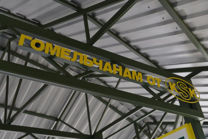 Фотофакт. На Речицком проспекте появилась оригинальная остановка