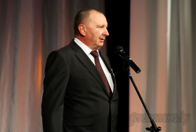 В областном драматическом театре состоялся торжественный вечер, посвященный Дню химика