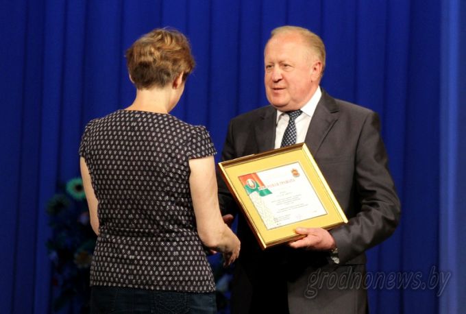В областном драматическом театре состоялся торжественный вечер, посвященный Дню химика