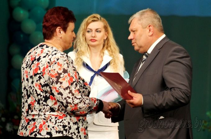 В областном драматическом театре состоялся торжественный вечер, посвященный Дню химика