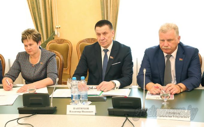 Сенаторы обсудили в Гродно законодательные нормы, содействующие деловой инициативе и повышению инвестиционной привлекательности страны