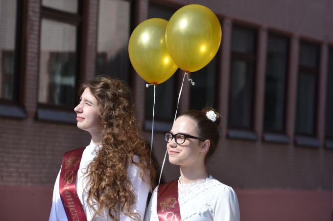 Фотофакт. В гомельских школах прозвенел последний звонок