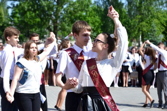 Фотофакт. В гомельских школах прозвенел последний звонок