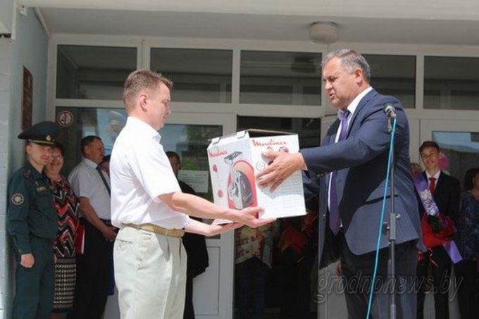 На Гродненщине проходят линейки, посвященные завершению учебного года (Будет дополнено)