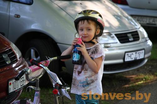 Велосипедисты проехали через разбитый камень на Слонимщине