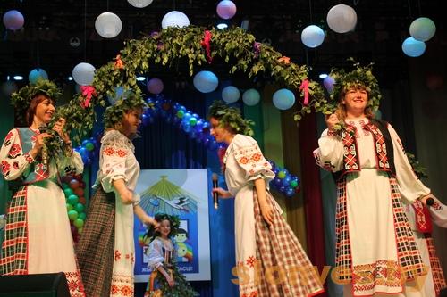 У Слоніме праходзіць V Рэспубліканскі фестываль сямейнай творчасці «Жывіце ў радасці»