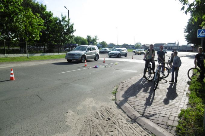 В Калинковичах "Фольксваген" сбил насмерть 80-летнюю учительницу, которая возвращалась с праздничной линейки