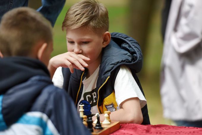 Квест-игра, живой звук и пони: как встречали лето в парке Фестивальном