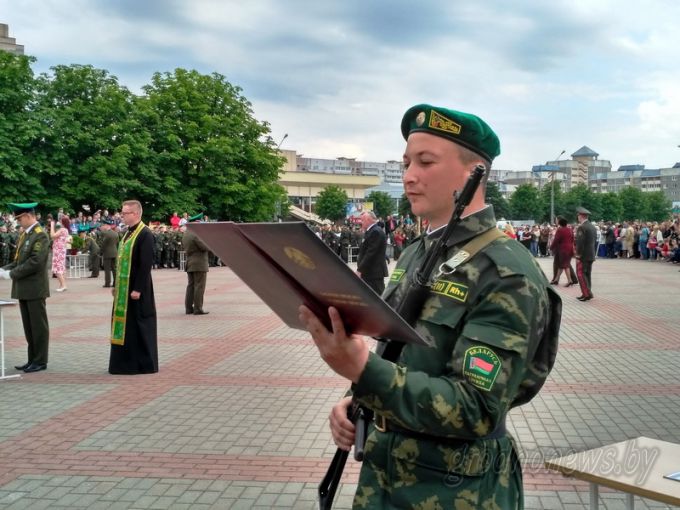 Военную присягу приняли новобранцы частей Гродненского гарнизона и Гродненской пограничной группы