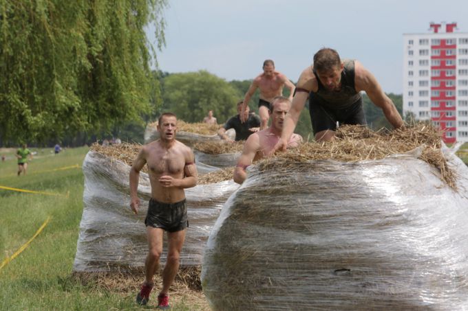 В Калинковичах впервые прошли гонки с препятствиями Zone Race