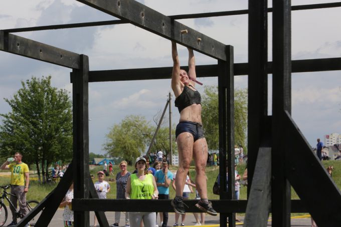 В Калинковичах впервые прошли гонки с препятствиями Zone Race