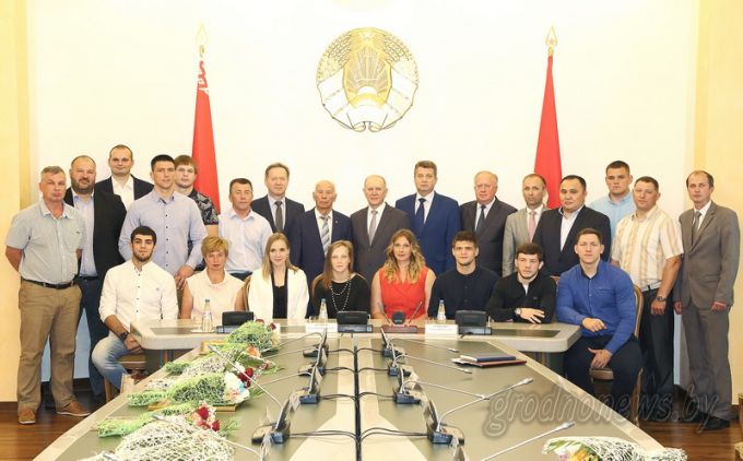 В облисполкоме чествовали спортсменов-победителей и призеров первенств мира и Европы