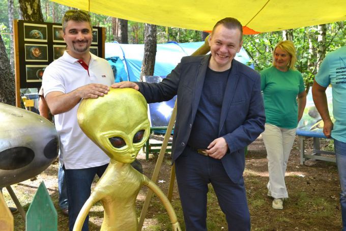 Участники районного турслёта забивали бананами гвозди и готовили зубную пасту для слона