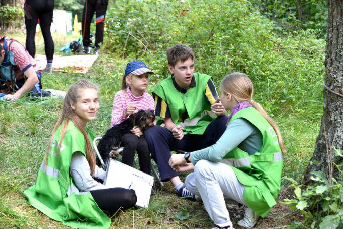 Участники районного турслёта забивали бананами гвозди и готовили зубную пасту для слона