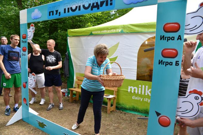 Участники районного турслёта забивали бананами гвозди и готовили зубную пасту для слона