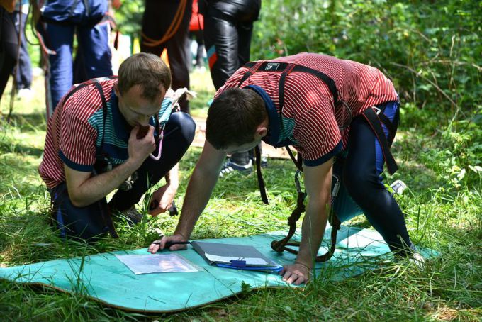 Участники районного турслёта забивали бананами гвозди и готовили зубную пасту для слона