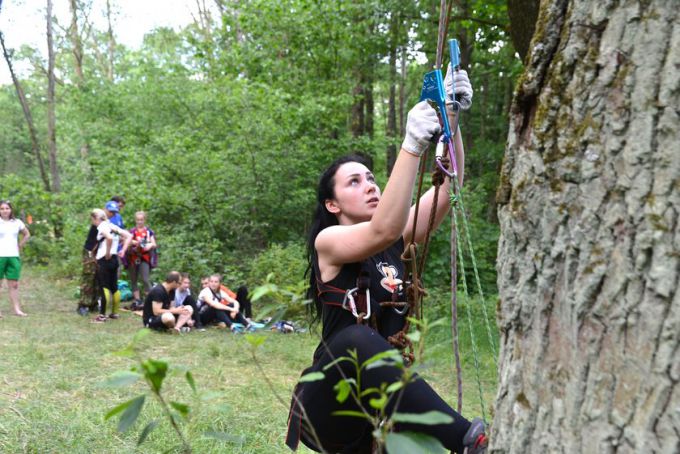 Участники районного турслёта забивали бананами гвозди и готовили зубную пасту для слона