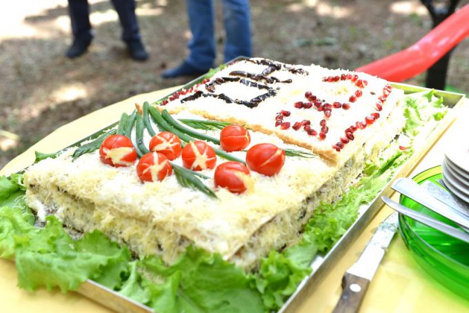 Участники районного турслёта забивали бананами гвозди и готовили зубную пасту для слона