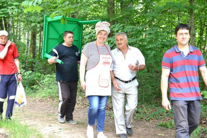 Участники районного турслёта забивали бананами гвозди и готовили зубную пасту для слона