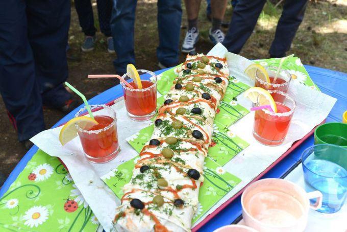 Участники районного турслёта забивали бананами гвозди и готовили зубную пасту для слона