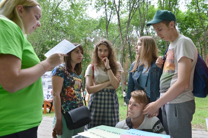 Фотофакт. День молодёжи в Фестивальном парке отметили концертом и разнообразными квестами