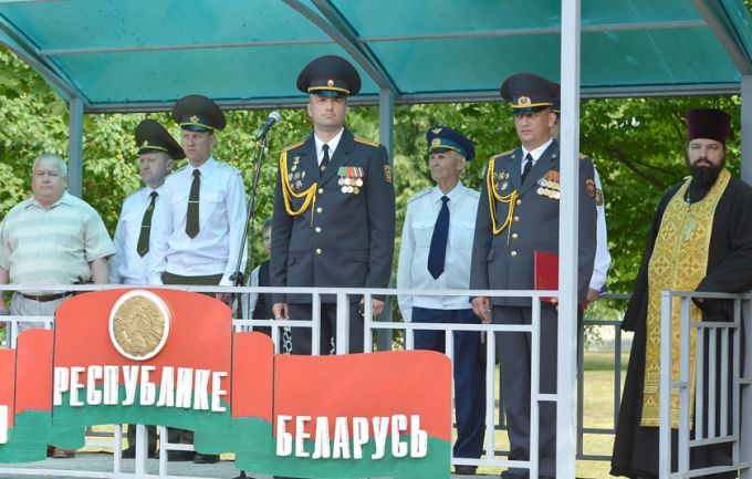 Под знаменем бригады и на глазах родных. Молодое пополнение войсковой части 5525 приняло присягу