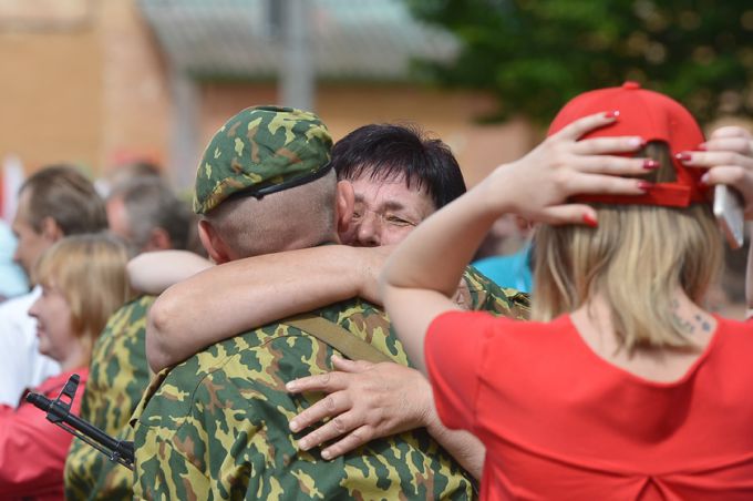 Под знаменем бригады и на глазах родных. Молодое пополнение войсковой части 5525 приняло присягу