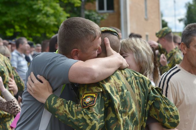 Под знаменем бригады и на глазах родных. Молодое пополнение войсковой части 5525 приняло присягу