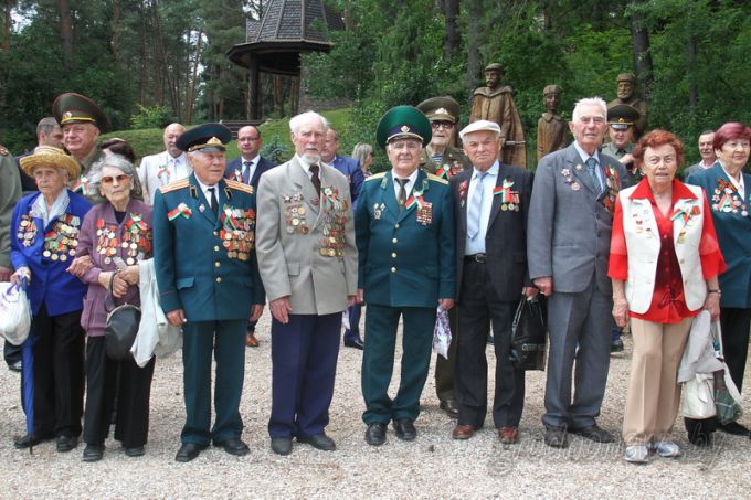 Ветеранов войны пригласили на встречу с руководством области в партизанский лагерь