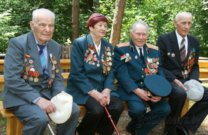 Ветеранов войны пригласили на встречу с руководством области в партизанский лагерь