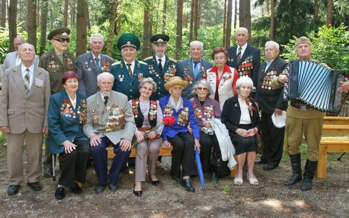 Ветеранов войны пригласили на встречу с руководством области в партизанский лагерь