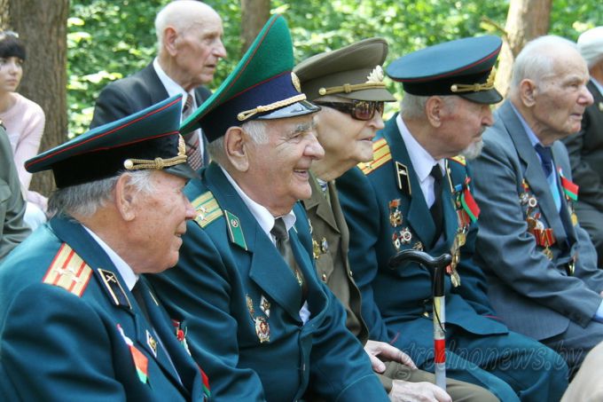 Ветеранов войны пригласили на встречу с руководством области в партизанский лагерь