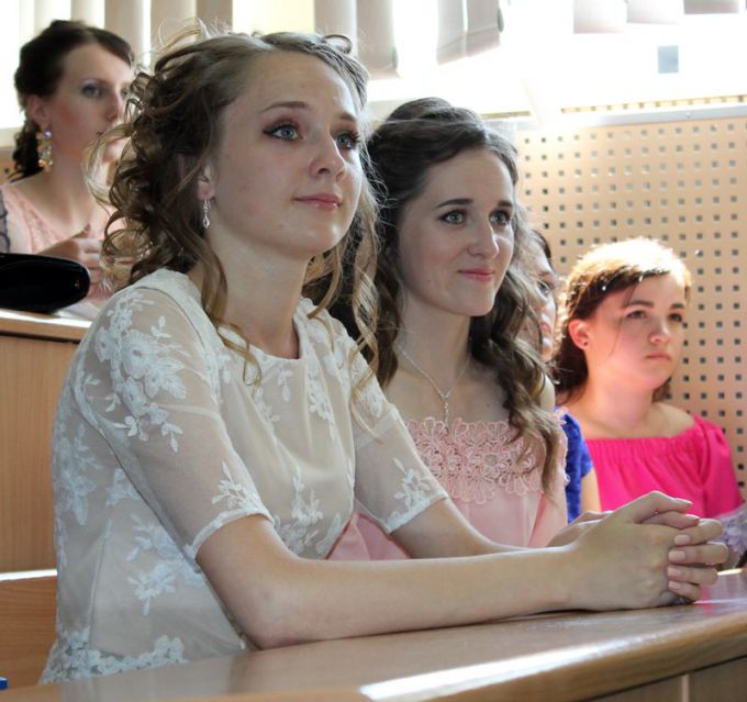 Выпускникам Мозырского государственного педуниверситета имени И. П. Шамякина вручили дипломы