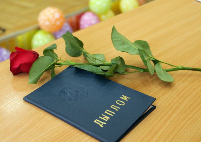 Выпускникам Мозырского государственного педуниверситета имени И. П. Шамякина вручили дипломы