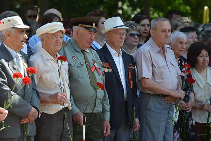 Помним о павших, радуясь миру. У Кургана Славы прошёл праздничный митинг ко Дню Независимости