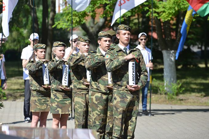 Помним о павших, радуясь миру. У Кургана Славы прошёл праздничный митинг ко Дню Независимости