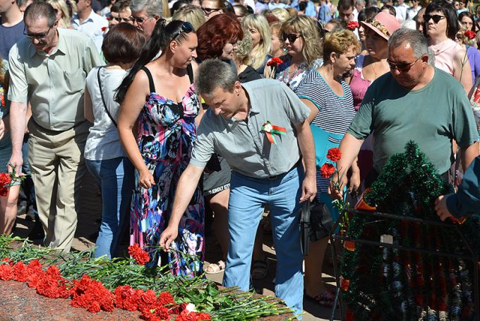 Помним о павших, радуясь миру. У Кургана Славы прошёл праздничный митинг ко Дню Независимости