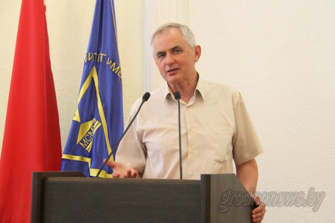 Сертификаты о прохождении ЦТ одними из первых получили абитуриенты, набравшие 100 баллов