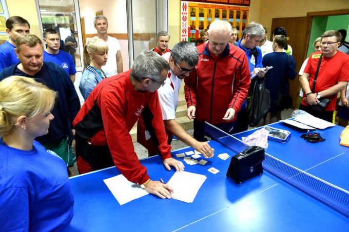 Пыром, щёчкой, навесиком. Летняя спартакиада руководителей Советского района удивила своими результатами