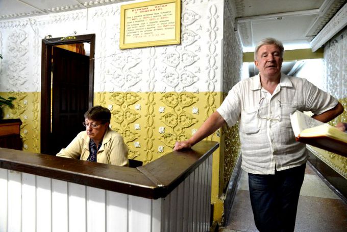 «Опять проверка?». В Гомеле мониторят пропускной режим в общежитиях