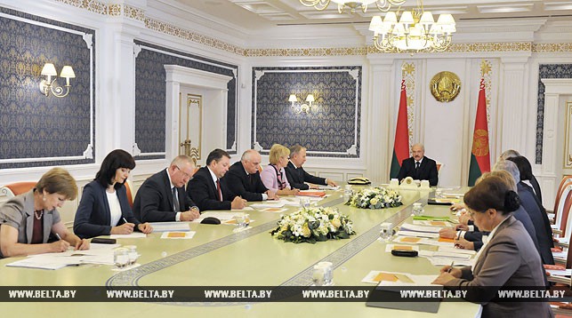 Александр Лукашенко: к 1 октября должен быть обновленный декрет №3