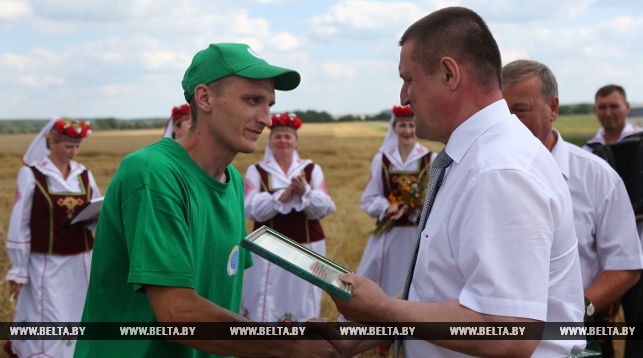 Министр сельского хозяйства ознакомился с ходом уборочной кампании на Гродненщине
