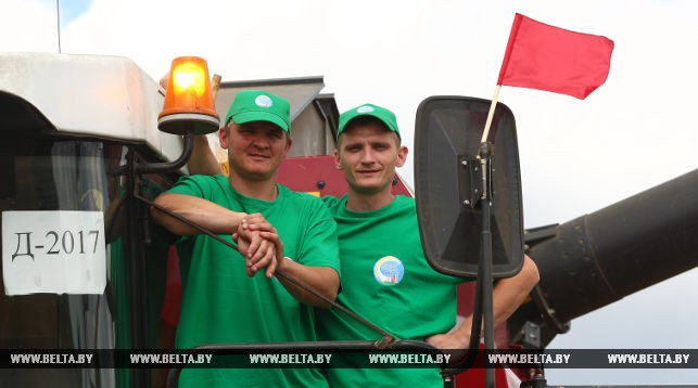 Министр сельского хозяйства ознакомился с ходом уборочной кампании на Гродненщине