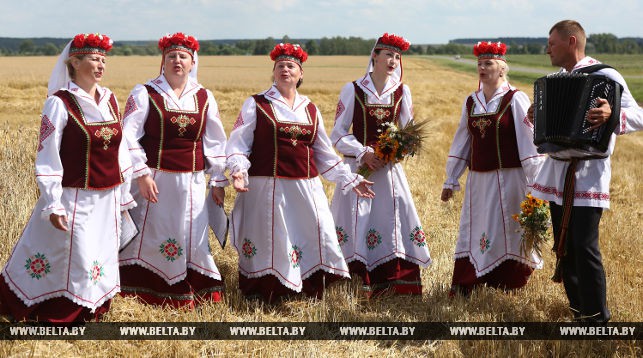 Министр сельского хозяйства ознакомился с ходом уборочной кампании на Гродненщине