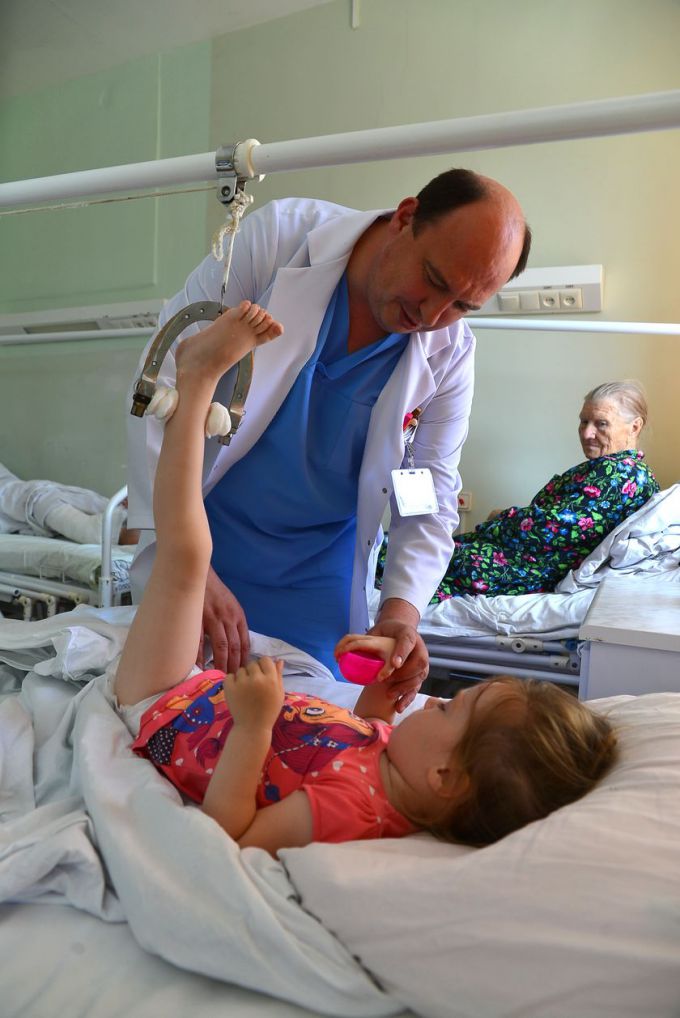 «Дети в ДТП страдают сильнее». Разговор с главным внештатным детским травматологом-ортопедом Гомельской области Александром Винником