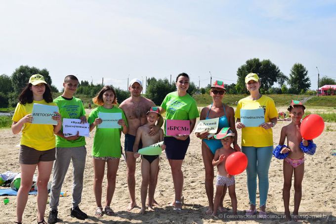 Активисты Советской районной организации ОО «БРСМ» на пляже Любенского озера провели акцию «Летний патруль»