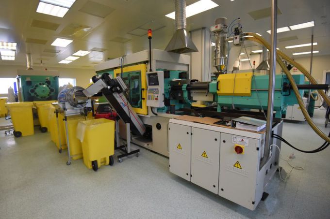 18 миллионов шприцев в месяц. На окраине Гомеля работает производство мирового уровня