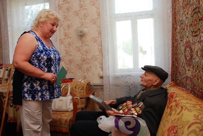 Внимание важнее подарков. Совет ветеранов не забывает своих подопечных