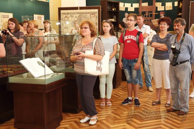 Таямніцы старых пераплётаў. Трактат настаўніка Францыска Скарыны дэманструецца на выставе ў Новым замку ў Гродне